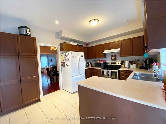 3rd image of 15 Surrey Dr