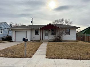 117 Frontier Ave, Newcastle, WY 82701