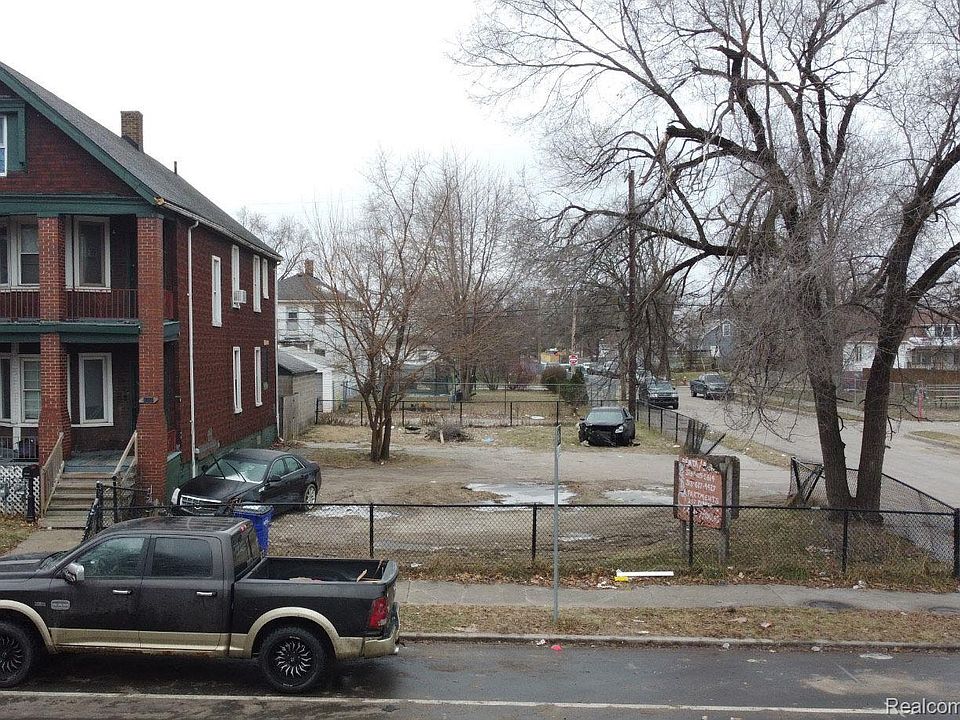 2nd image of 4665 Central St