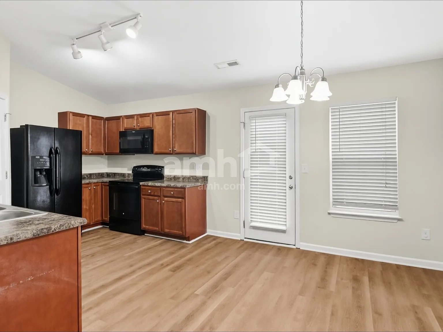 3 bed, 2.0 bath, 1513 sqft, $1,885 — Photo 4