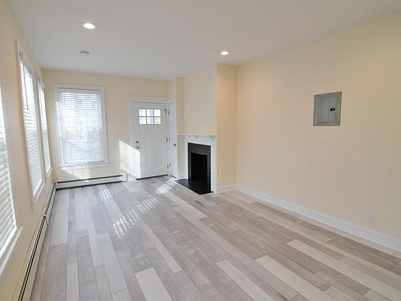 5th image of 3-16 Hewlett Ct #3