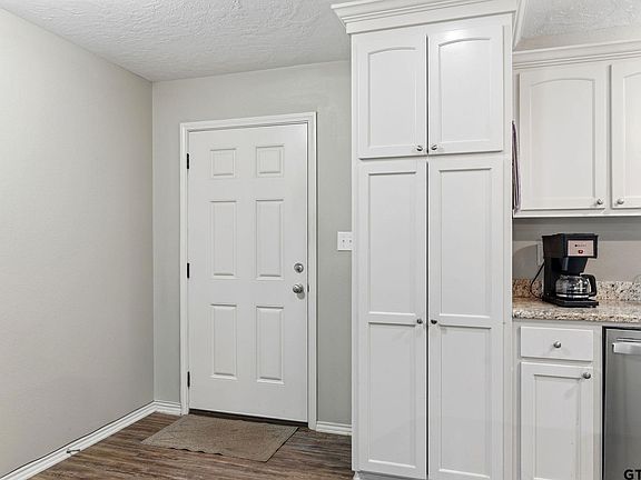 5th image of 204 Connor St