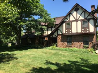 28W600 Indian Knoll Rd, West Chicago, IL 60185