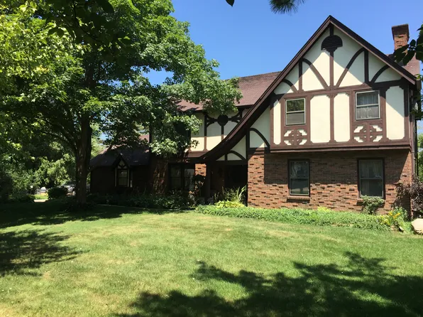 28W600 Indian Knoll Rd, West Chicago, IL 60185