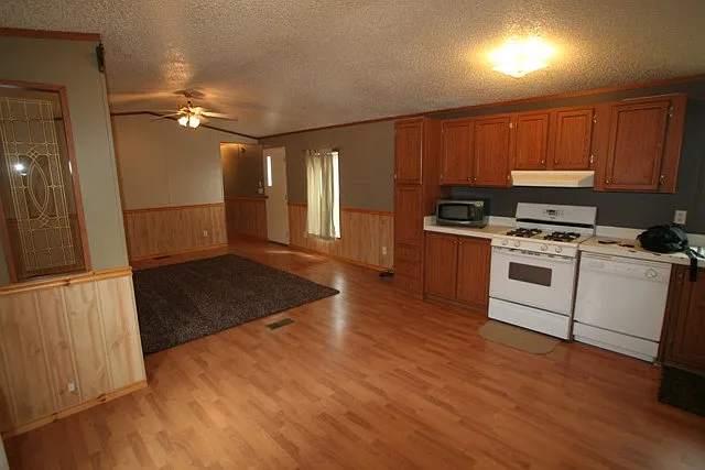 2732 Donna Ave — Photo 4
