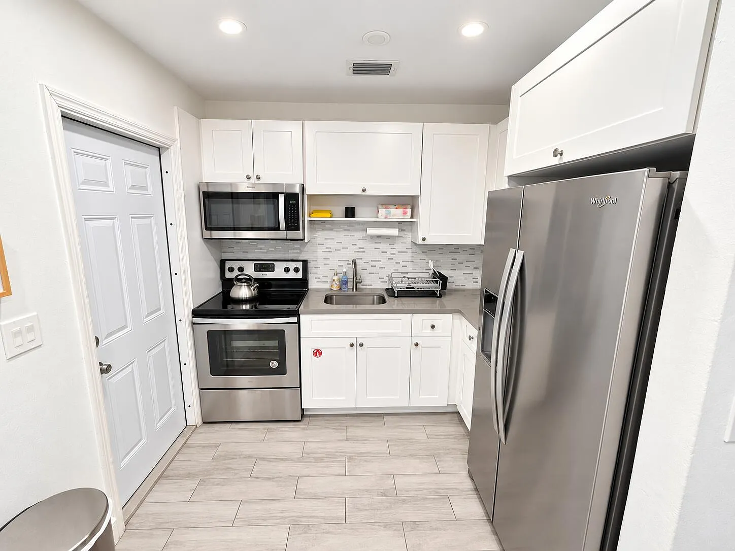 2 bed, 1.0 bath, 800 sqft, $2,500 — Photo 1