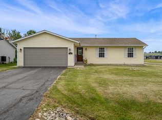 1102 Westmont Dr, Durand, IL 61024