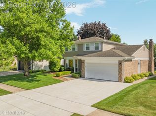 15490 Uthers St, Clinton Township, MI 48038