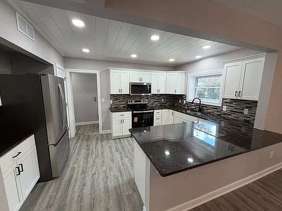 2nd image of 300 Edgewood Ave