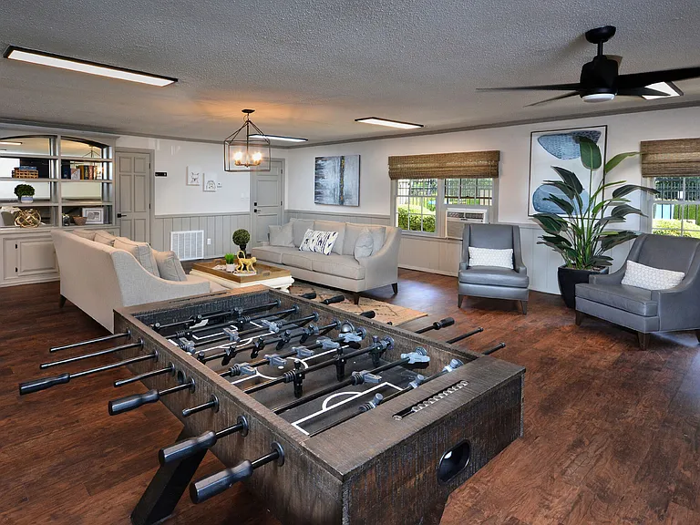 Chateau Apartments — Photo 12