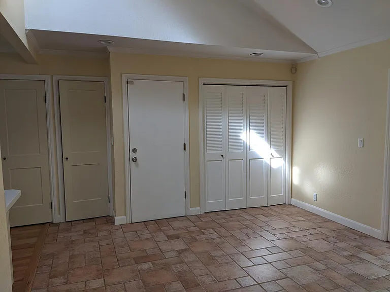 1119 Oregon Ave — Photo 9
