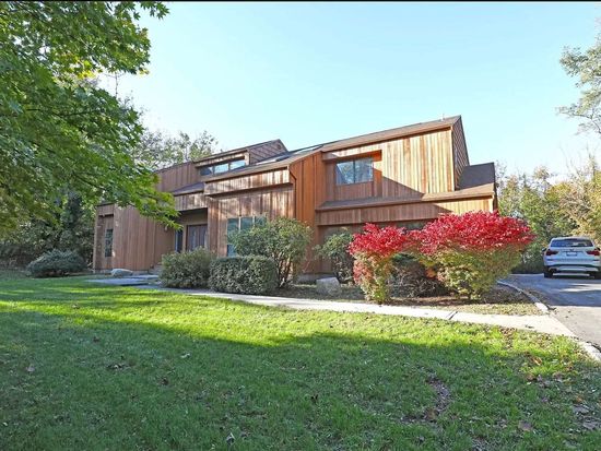 4 Sage Brush Ct, East Setauket, NY 11733