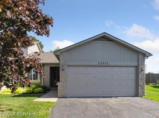 22571 Silver Creek Dr #16, Woodhaven, MI 48183