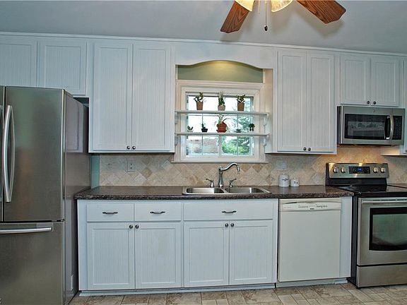 4th image of 3375 Amherst Ave