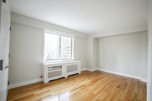 Rented by Stonehenge NYC LLC | media 11