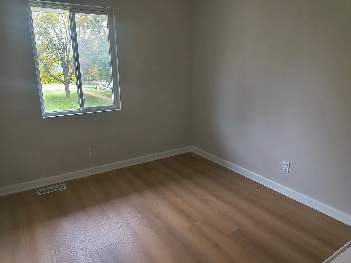 4 bed, 1.5 bath, $2,800 — Photo 2