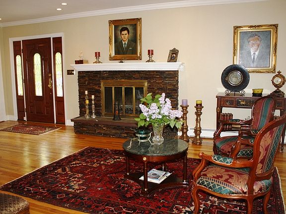 4th image of 321 Knollwood Road Ext