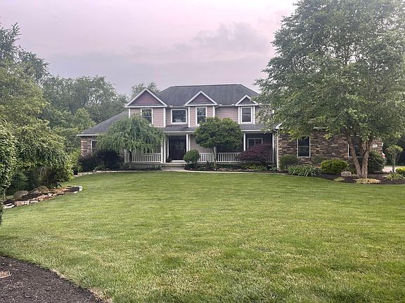 3rd image of 351 Laurel Oaks Ln