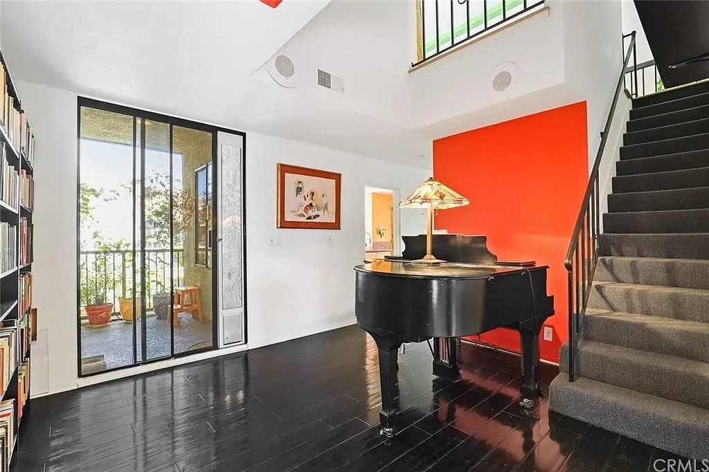 2 bed, 2.5 bath, 1592 sqft, $2,400 — Photo 3