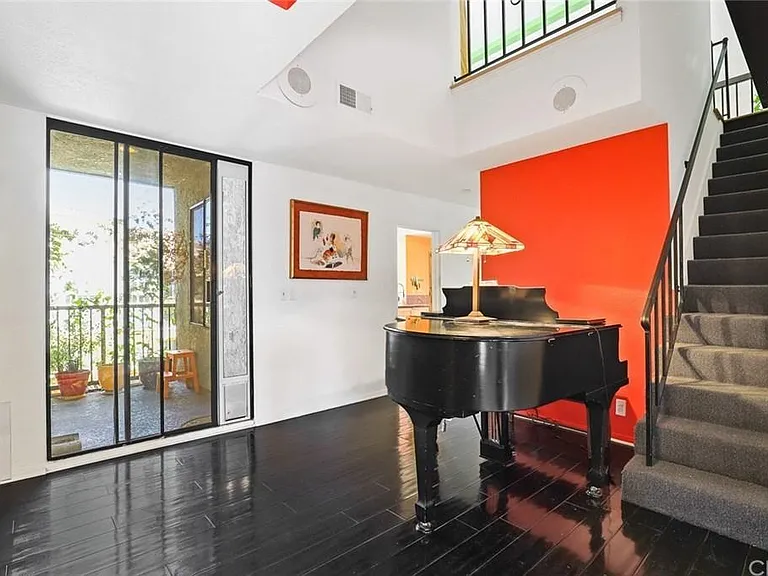 330 Cordova St #330 — Photo 3