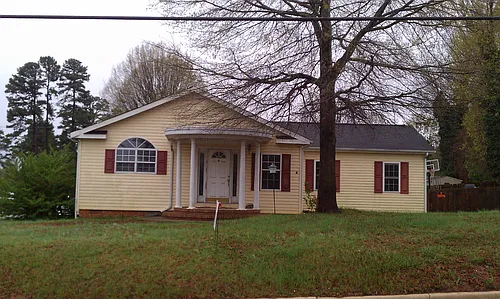 321 E Harden St Photo 1