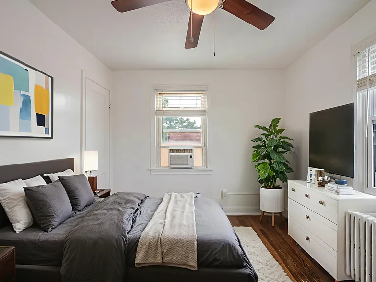 2425 E St NE #3 — Photo 6