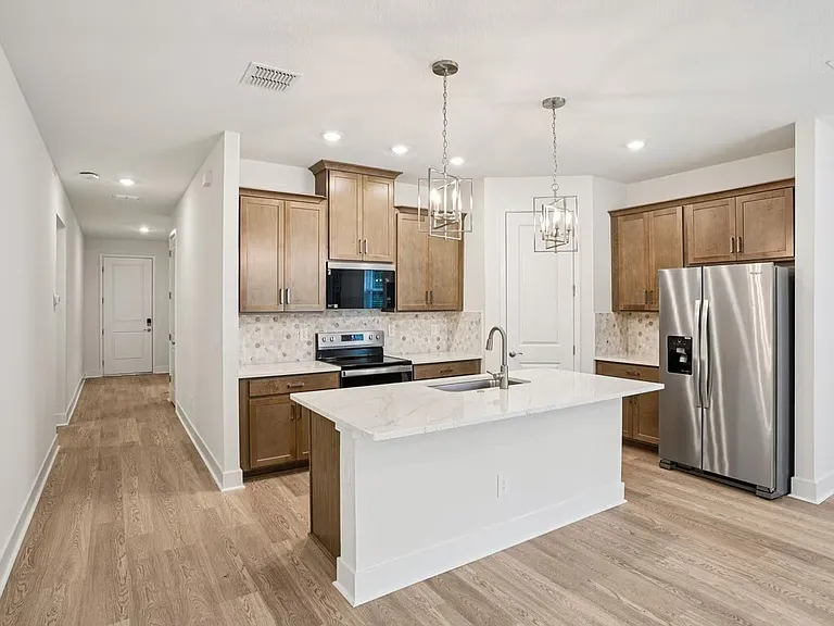 116 Foresthaven St — Photo 3