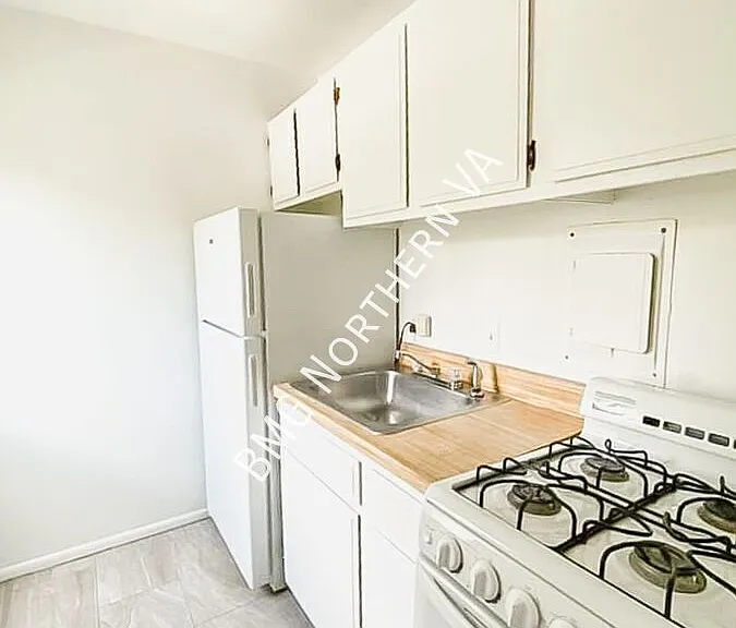 4570 Macarthur Blvd NW #202 — Photo 6