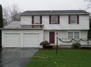 64 Thistlewood Ln, Spencerport, NY 14559