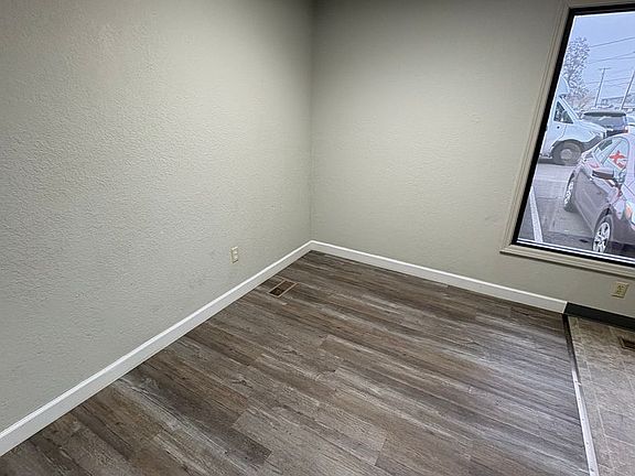 4th image of 301 Crater Lake Ave Suite A