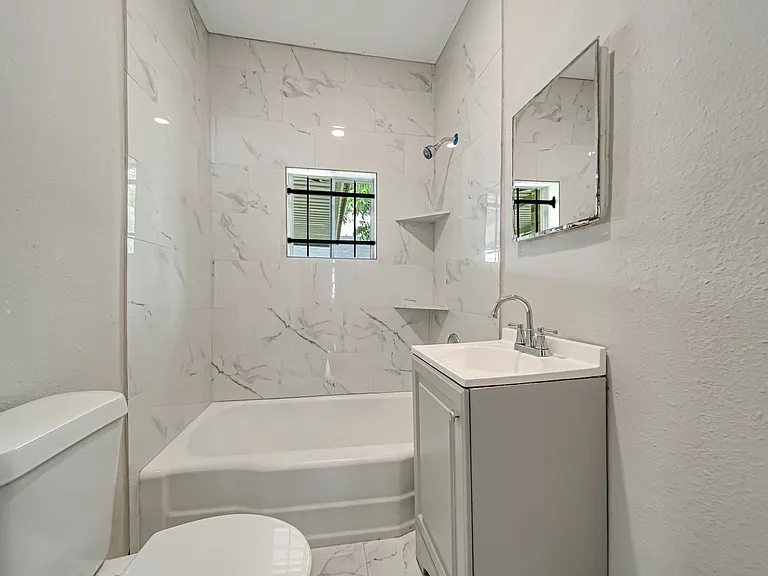 5204 Nichols St — Photo 3
