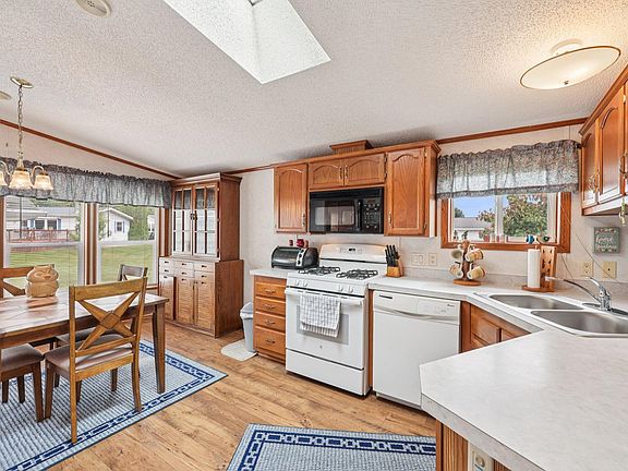 2nd image of 418 Harbor Heights Drive