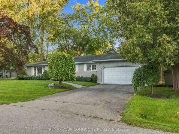 29 Medina Sq, Georgina, ON L4P 1C8