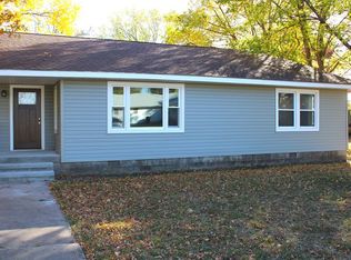 1002 E 3rd St, Altamont, KS 67330