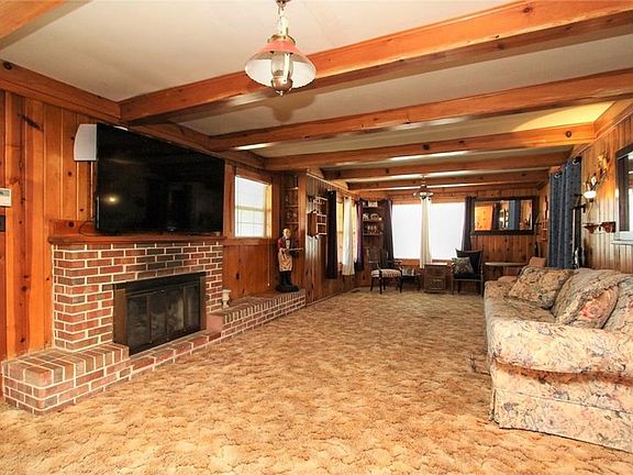 3rd image of 915 Oakdale Dr