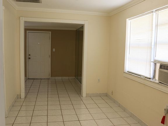 4th image of 816 W Warren Ave