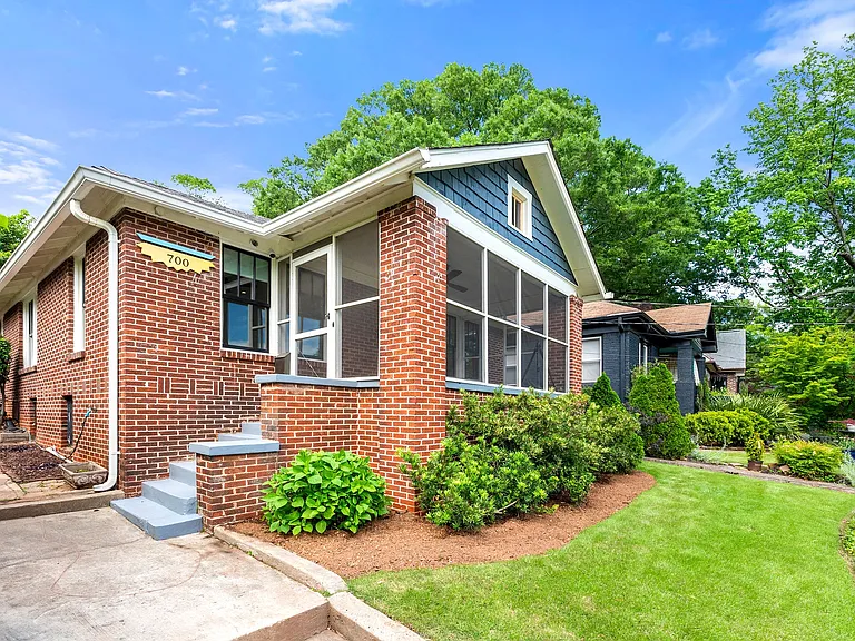 700 Berne St SE — Photo 26