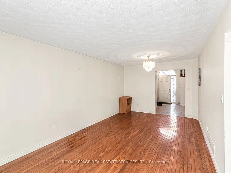 206 Bay St N — Photo 8