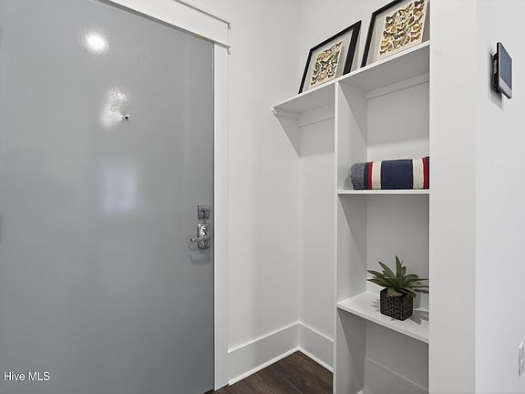 5th image of 614 Peacock Lane Apt 1