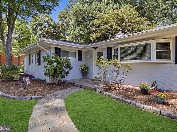 3rd image of 4216 Jackson Pl