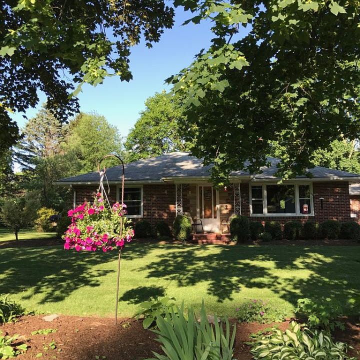 1st image of 332 Lakewood Dr