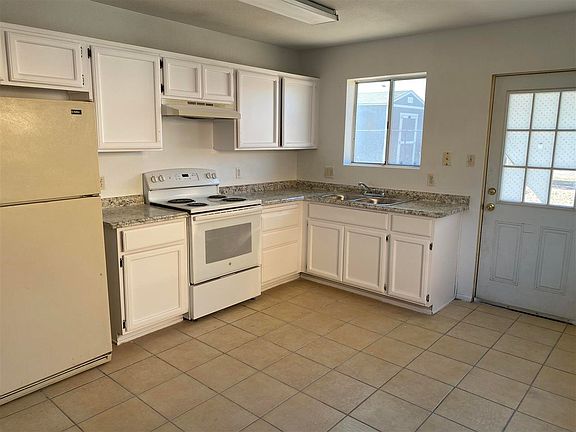4th image of 226 E Zapata St