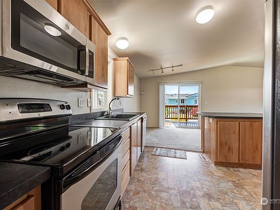 4th image of 14727 43rd Avenue NE #103