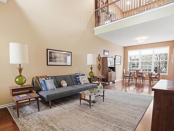 4th image of 529 Shakespeare Dr