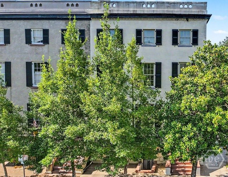 1st image of 25 W Perry Street