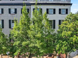 25 W Perry Street, Savannah, GA 31401