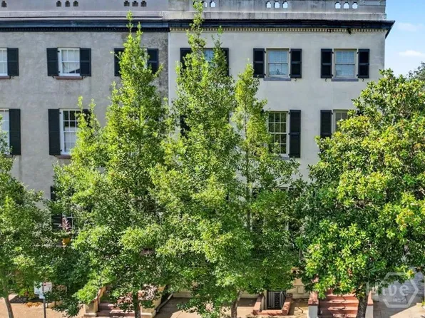 25 W Perry Street, Savannah, GA 31401