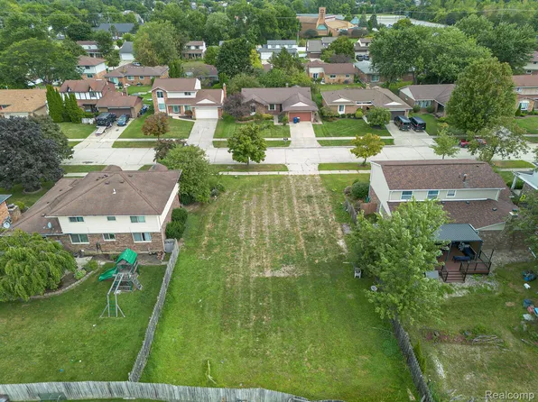 44995 Quaker Hill Dr, Canton, MI 48187