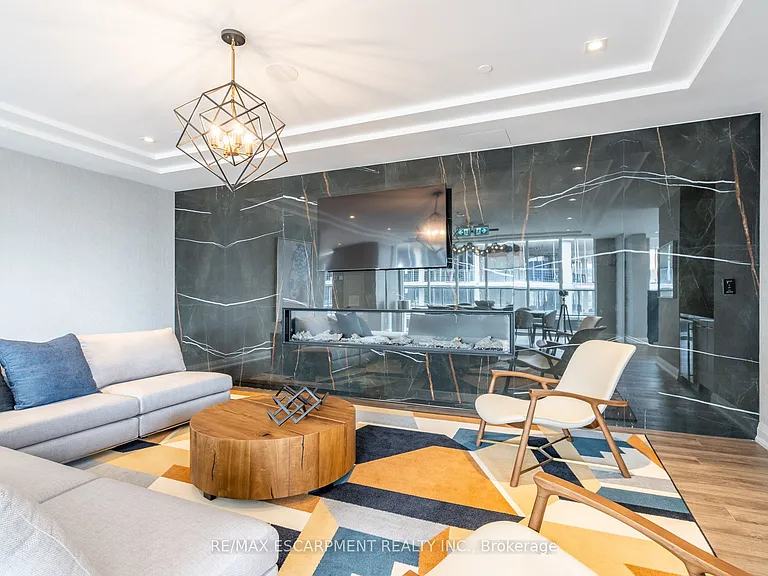 212 King William St #816 — Photo 37