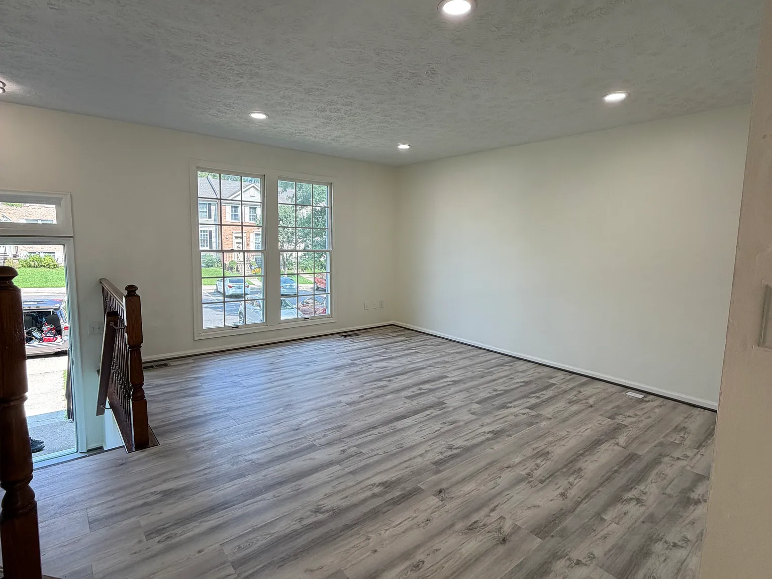 3 bed, 3.5 bath, 1950 sqft, $2,950 — Photo 2